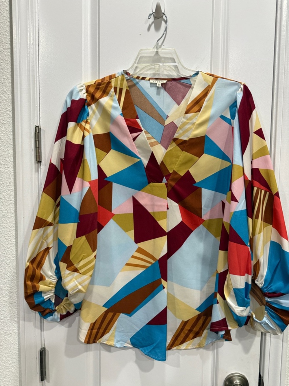 JODIFL Multicolor Geometric V-Neck Blouse